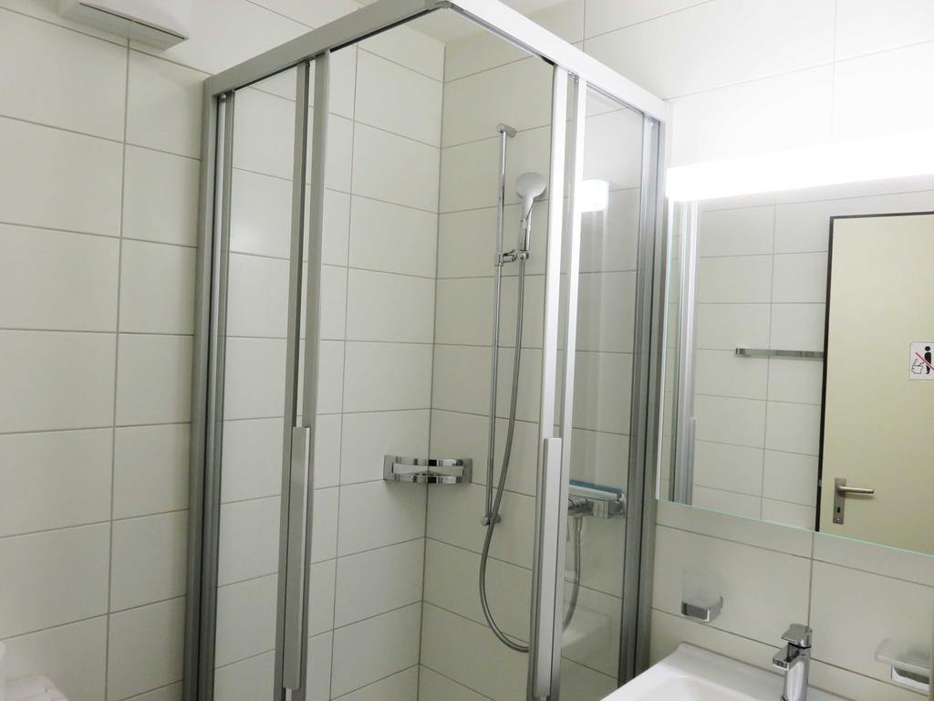 Swiss Star District 11 - Self Check-In Apartman Zürich Kültér fotó